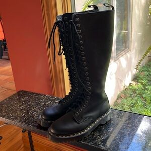 Knee High Dr Martens Sz 8